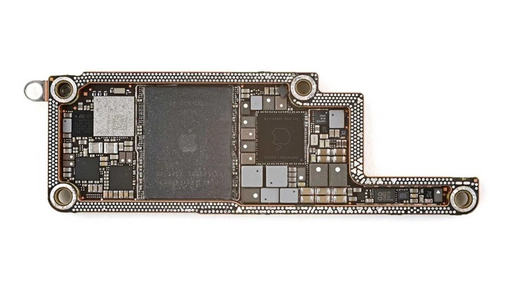 iPhone 18 ve 18 Pro’da Bellek Yapısı Yenileniyor: Altı Kanallı RAM Mimari - Bordoklavyeliler iPhone 18 ve 18 Pro’da Bellek Yapısı Yenileniyor: Altı Kanallı RAM Mimari - Bordoklavyeliler
